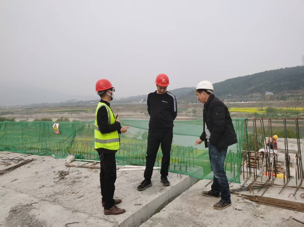 路橋集團開展清明節(jié)前安全檢查